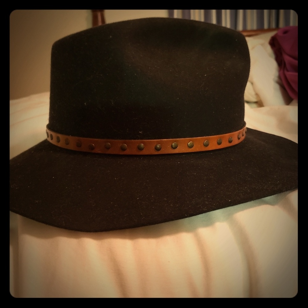 COWBOY HAT